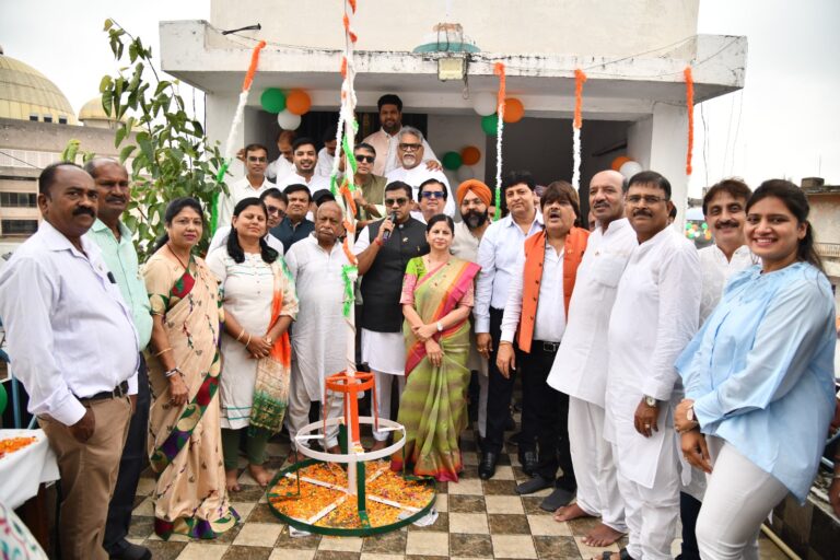 राष्ट्रीय पर्व स्वतंत्रता दिवस के अवसर पर चेम्बर भवन में ध्वजारोहण संपन्न