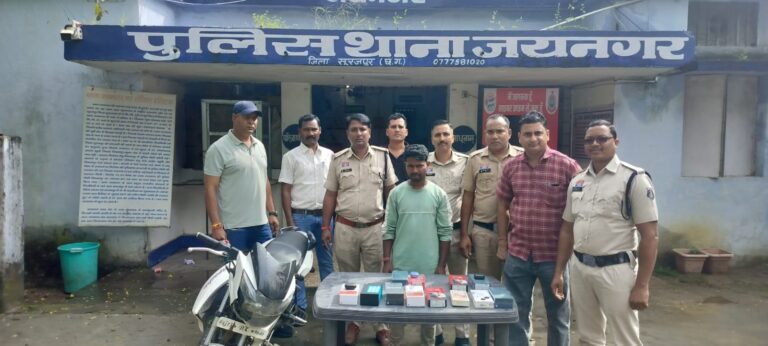 मोबाइल दुकान चोरी का खुलासा, चार नाबालिग समेत पांच आरोपी पकड़ाए
