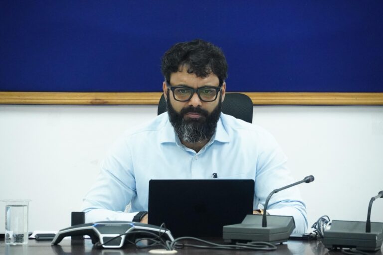 कलेक्टर श्री रोहित व्यास ने स्कूल शिक्षा विभाग की समीक्षा की बालिका शौचालय निर्माण को प्राथमिकता देते हुए समय-सीमा में कार्य पूर्ण करने के निर्देश