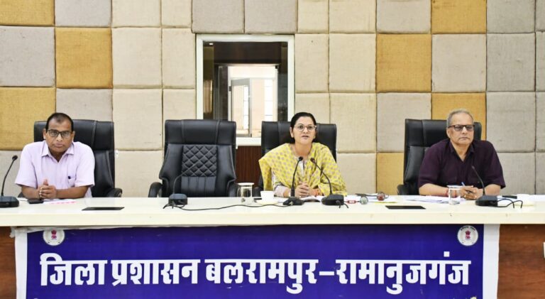शहर के सौंदर्यीकरण पर कलेक्टर सख्त, प्रतिदिन निरीक्षण कर कमियां दूर करने के निर्देश सेवा संकल्प, आवास और राजस्व प्रकरणों पर कलेक्टर ने की बिंदुवार समीक्षा