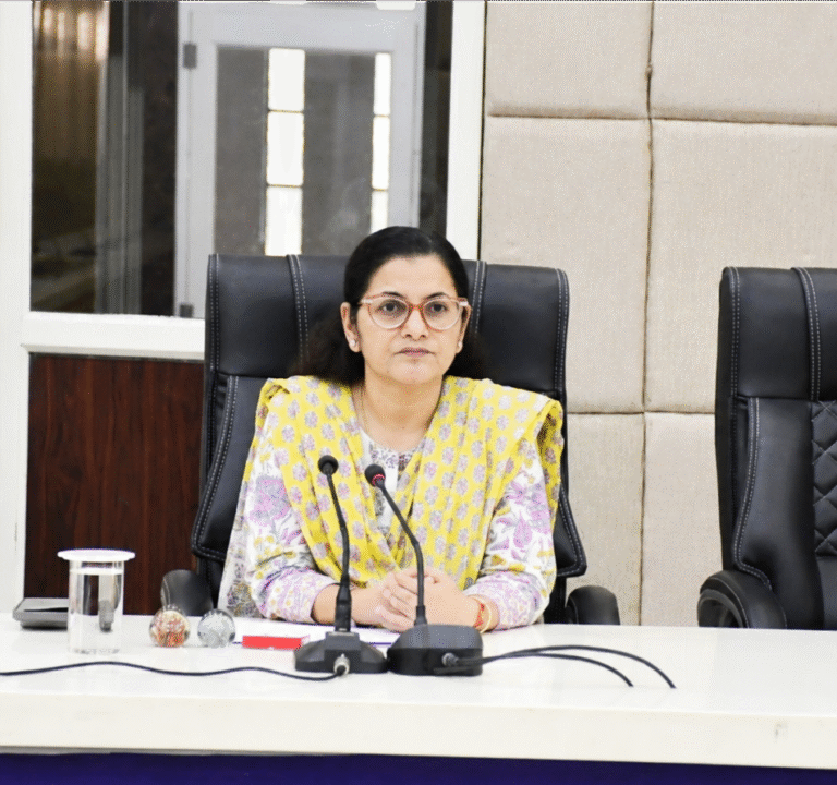 पीएम सूर्य घर समीक्षा बैठक में वेंडरों से सीधा संवाद कलेक्टर ने पीएम सूर्य घर योजना को गति देने के लिए ली बैठक