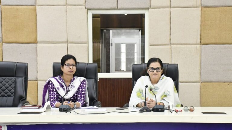 मिशन आचार्य के तहत हर बच्चा पढ़ना सीखे -कलेक्टर ने छात्रावास अधीक्षकों को दिए बच्चों के सर्वांगीण विकास के निर्देश