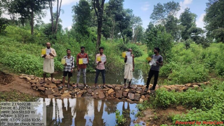 कुर्लूडीह के भुंइया पारा में रोजगार दिवस पर बोल्डर चेक डैम का निर्माण प्रगति पर, 10 श्रमिकों को मिला रोजगार