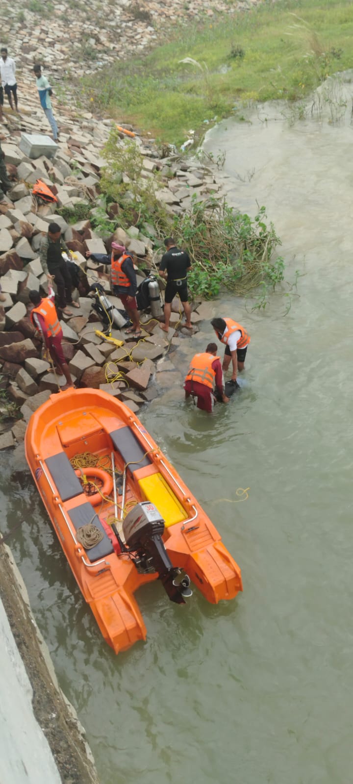 घुनघुट्टा बांध में अंबिकापुर के युवा ने लगाई छलांग, 15 घंटे बाद मिला शव…..बांध जाने से पहले इंस्टाग्राम पर लगाया था ‘आशिकी-2’ का दृश्य, इकलौते बेटे की मौत से परिवार में मातम; कारणों की जांच में जुटी पुलिस