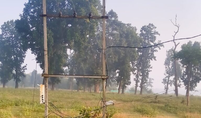 सरगुजा में चोरों के हौसले बुलंद, चालू बिजली ट्रांसफार्मर ही ले उड़े चोर