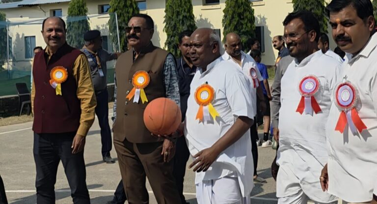 सांसद चिंतामणि महाराज ने सभी खिलाड़ियों से अपना सर्वश्रेष्ठ प्रदर्शन करने का किया आह्वान….26 वीं राज्यस्तरीय शालेय क्रीड़ा प्रतियोगिता का शुभारंभ…04 दिवसीय स्पर्धा में पांच संभागों के 595 खिलाड़ी विभिन्न वर्गों में ले रहे हिस्सा