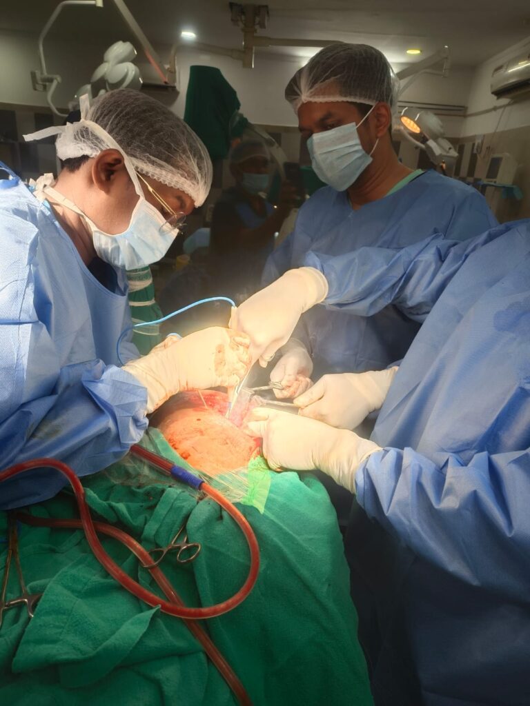 जिला अस्पताल में 73 वर्षीय बुजुर्ग महिला की जटिल कूल्हे की सफल सर्जरी