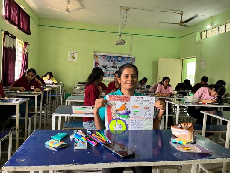 जागरूक मतदाता, सशक्त लोकतंत्र’ की थीम पर विद्यार्थियों ने दिखाई रचनात्मकता मतदाता जागरूकता अभियान के तहत श्री साई बाबा आदर्श महाविद्यालय में पोस्टर एवं टेम्पलेट निर्माण प्रतियोगिता आयोजित