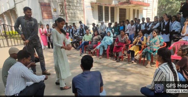 पीजी कॉलेज अम्बिकापुर में नुक्कड़ नाटक प्रतियोगिता का आयोजन विद्यार्थियों ने नुक्कड़ नाटक के माध्यम से दिया सेवा, राष्ट्र भावना एवं सामाजिक सुधार का संदेश