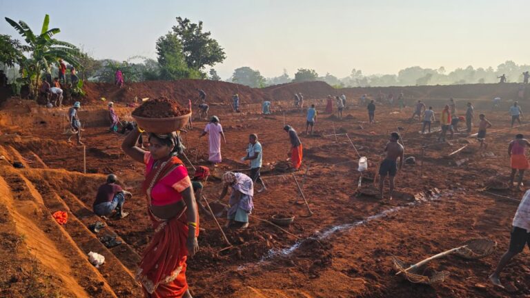 अड़ची में तालाब निर्माण से बदली रोजगार की तस्वीर, 100 से अधिक ग्रामीणों को गांव में ही मिला काम
