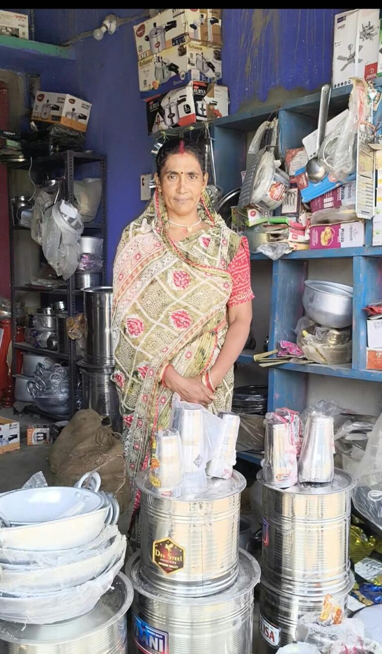 समूह से मिली पूँजी, लखपति दीदी बनीं दहेजवार की सरिता सोनी