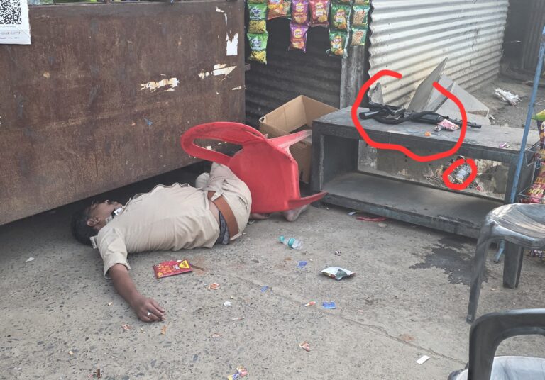 प्रतीक्षा बस स्टैंड पर नशे में मिले एएसआई और आरक्षक, पास में पड़ी थी एके-47
